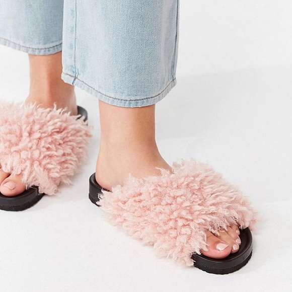 ⚠️Sold⚠️UO Faux Shearling Pool Slide - Picture 2 of 2